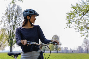 Abus Youn-I Ace Glacier Blue | blå allround cykelhjelm med LED lys bagpå